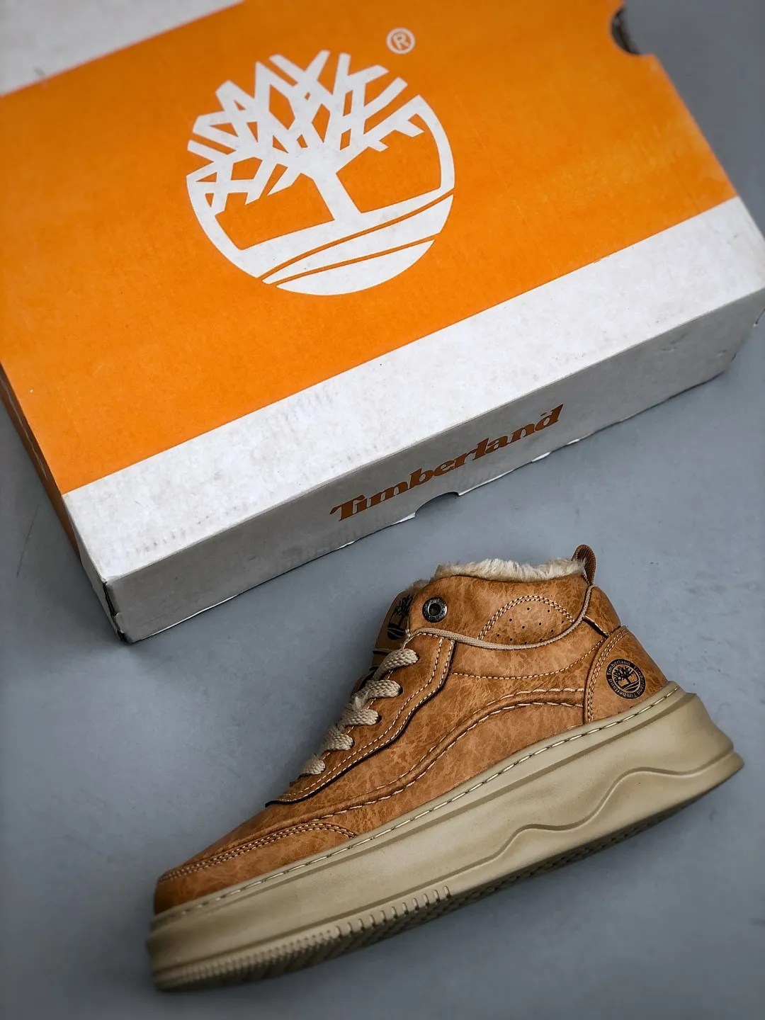 Local pick-up💰 520 supports store Timberland/Timberland classic 25ss new mid-high top (plus velvet) Classic re-engineered brand new upgrade Guangdong factory quality Original box original packaging The fabric is made of Italian top frosted cowhide with anti-odor and anti-corrosion genuine leather latex insoles to give you a perfect wearing experience High-quality and durable, a must-have for sportsmen Specially designed to treat the unsightly High-quality feet with first-class feel Exclusive supply Official item number: TB23066 Size: 39 40 41 42 43 44